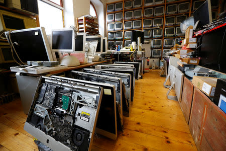 iMacs are seen in the office of Austrian Apple computer collector Roland Borsky in Vienna, Austria September 28, 2018. REUTERS/Leonhard Foeger