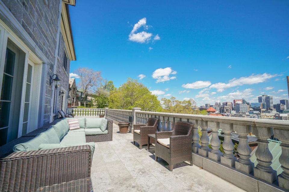 <p>With its central location, the home offers some incredible views of Montreal. (Listing via <span>Royal LePage</span>) </p>