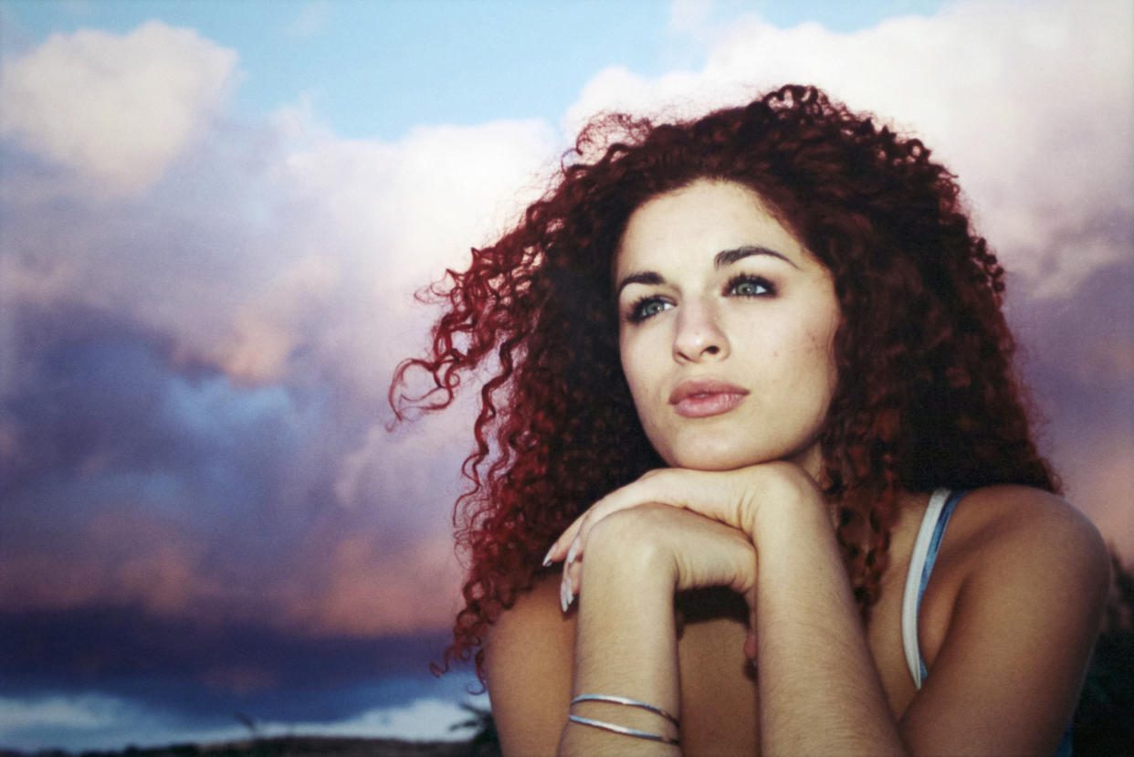 Portrait de la chanteuse Larusso en octobre 2000 sur l'île de la Réunion. (Photo by Xavier ROSSI/Gamma-Rapho via Getty Images)