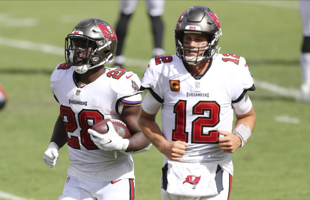 Brady, Fournette lead Bucs over Panthers 31-17