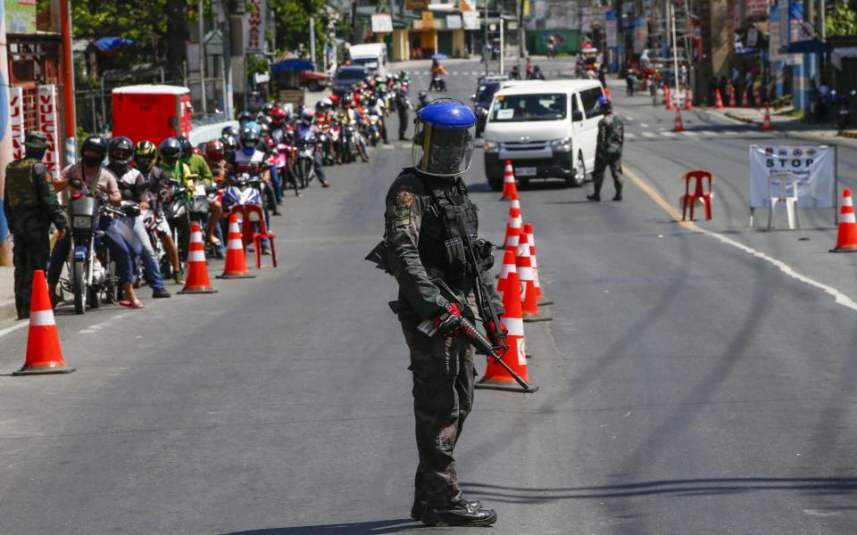 A police officer guards a checkpoint at the border between Rizal province and Marikina City, Metro Manila, Philippines 02 April 2020. In a late night broadcast on 01 April, Philippine President Rodrigo Duterte warned against intimidating and challenging the government, and ordered police and military to 'shoot dead' troublemakers who will endanger the lives of security forces - ROLEX DELA PENA/EPA-EFE