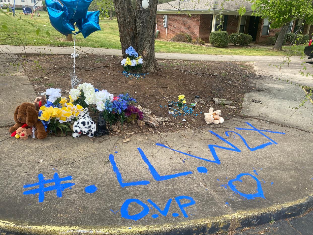 Memorial for Ja'Tyius Daquon Grady outside of the Spring Grove Apartments in Taylors.