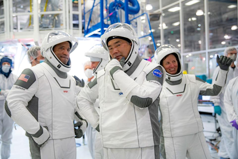 soichi noguchi victor glover shannon walker nasa jaxa astronauts spacex spacesuits portrait crew 1 dragon spaceship mission KSC 20200924 PH SPX01_0009_orig