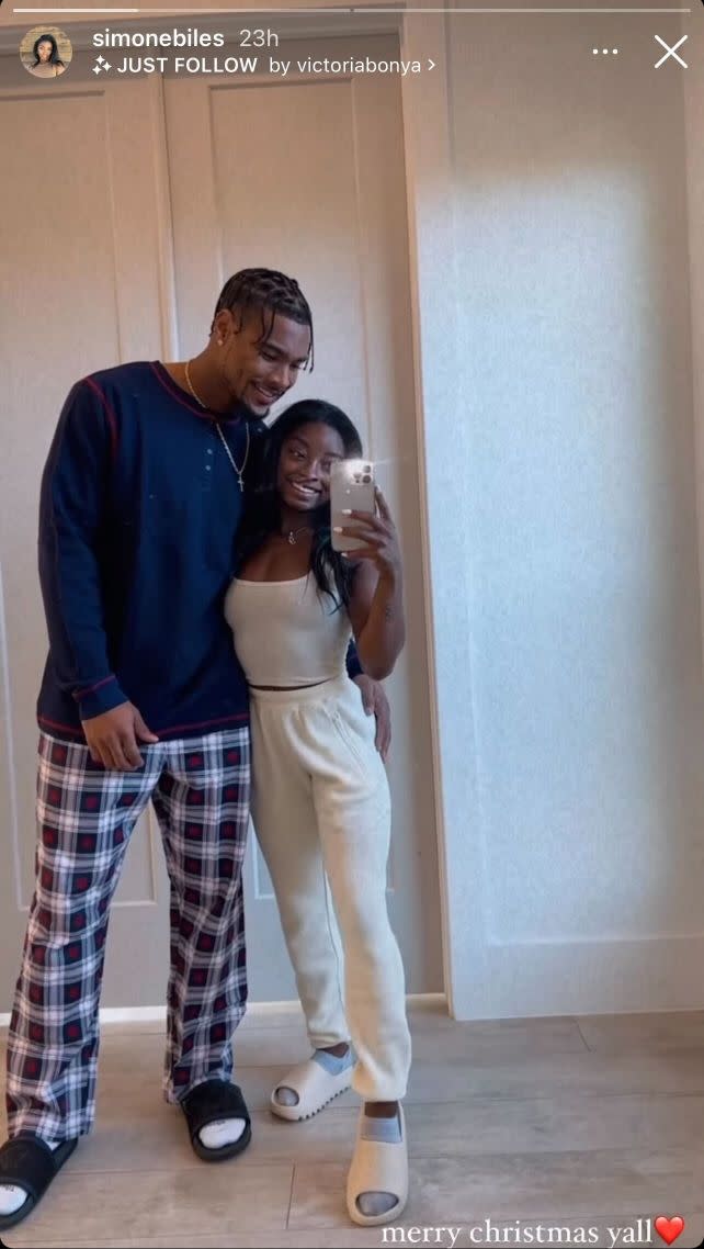 Simone Biles and Jonathan Owens pose for a mirror selfie. - Credit: Simone Biles Instagram Story.