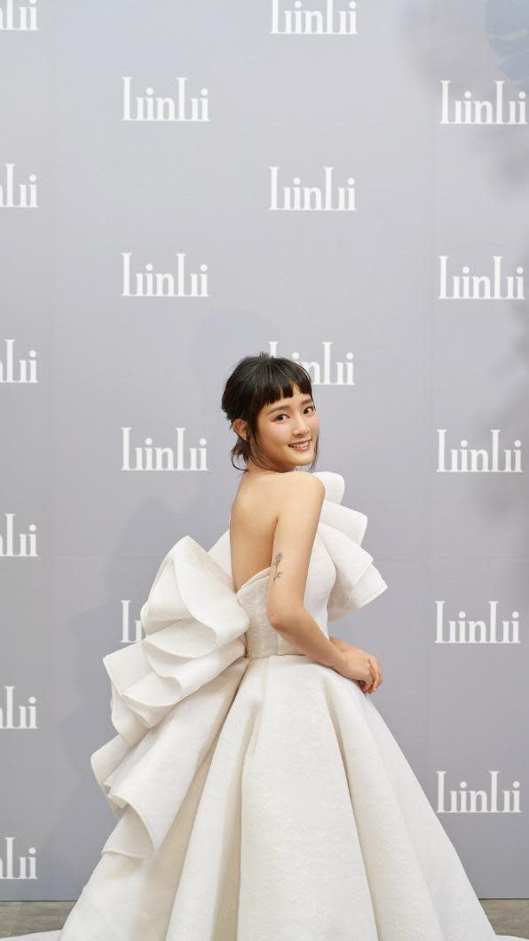 女星王淨穿LinLi Boutique-LinLi愛永續系列婚紗絕美現身。（圖／LinLi Boutique提供）