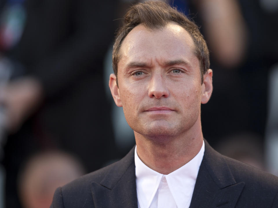 Jude Law könnte bald einen Schurken auf hoher See spielen. (Bild: BAKOUNINE/shutterstock.com)