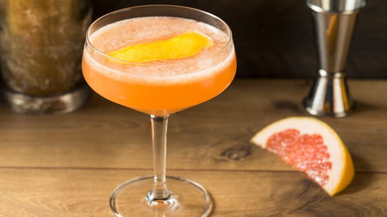 Brown Derby cocktail with grapefruit