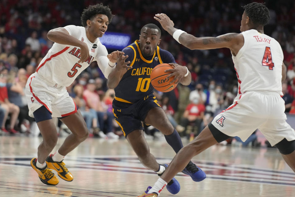 California guard Makale Foreman (10) drives between Arizona guards Justin Kier (5) and Dalen Terry during the first half of an NCAA college basketball game, Saturday, March 5, 2022, in Tucson, Ariz. (AP Photo/Rick Scuteri)