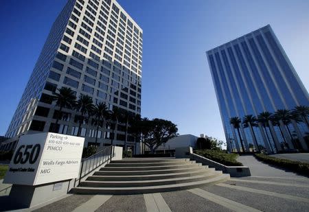 The offices of Pacific Investment Management Co (PIMCO) (L) are shown in Newport Beach, California August 4, 2015. REUTERS/Mike Blake/Files