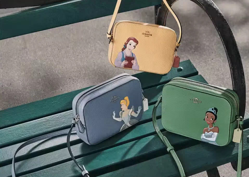 La última colección de Coach inspirada en Disney ya está aquí. Imagen vía Coach Outlet.
