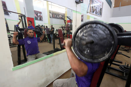 Palestinian Saeed Youssef, a private security guard from Castle Security company, exercises in a gym in Gaza City November 21, 2016. REUTERS/Ibraheem Abu Mustafa