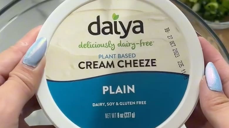 Daiya cream cheese plant based tub