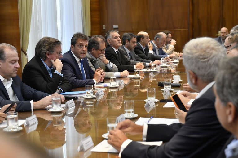 Sergio Massa durante la reunión con los representantes del sector de la soja