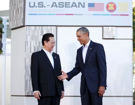 U.S. President Barack Obama welcomes Vietnam's Prime Minister Nguyen Tan Dun upon his arrival at Sunnylands for a 10-nation Association of Southeast Asian Nations (ASEAN) summit in Rancho Mirage, California February 15, 2016. REUTERS/Kevin Lamarque