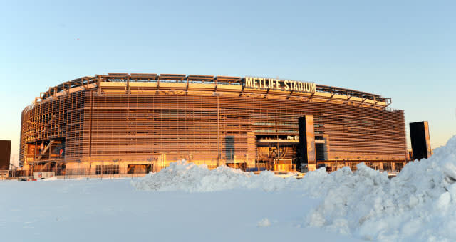 Super Bowl 2014 Embracing the Cold Football