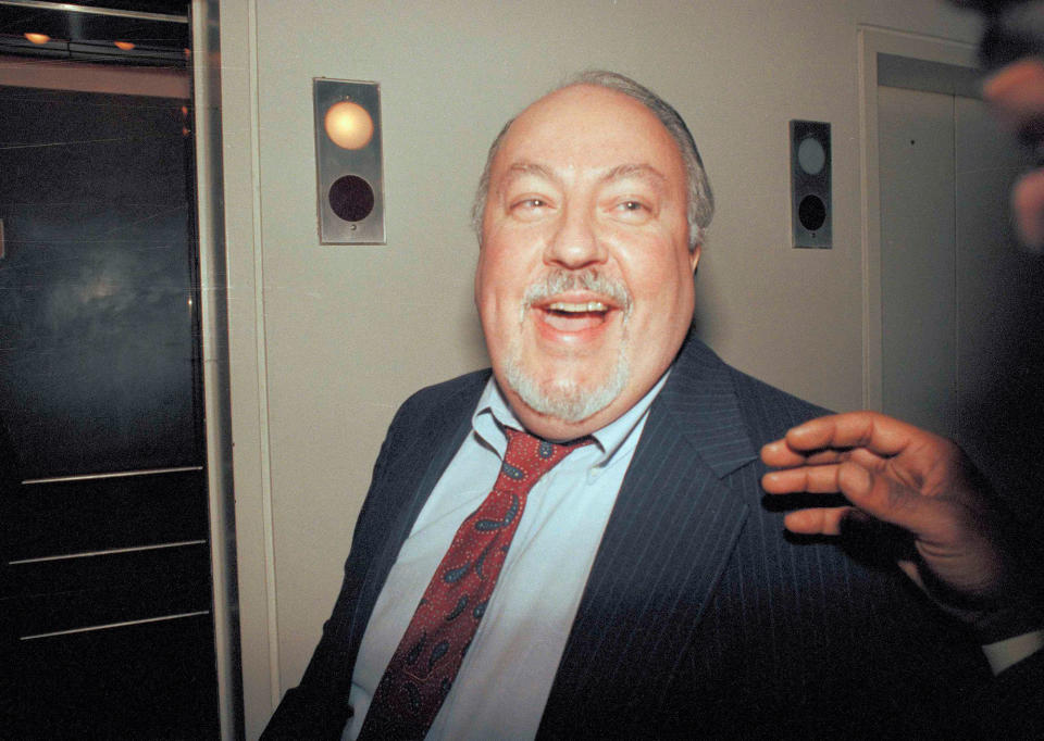 <p>Media consultant Roger Ailes is shown backstage at the debate between New York mayoral candidates David Dinkins and Rudolph Giuliani in New York, Nov. 4, 1989. Ailes was Giuliani’s adviser. (Photo: Peter Morgan/AP) </p>