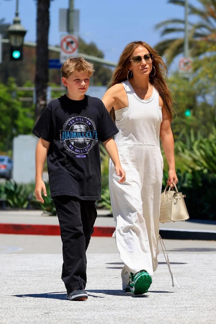 Samuel junto a Jennifer Lopez