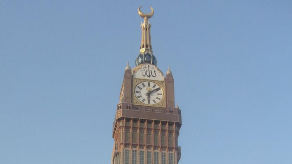 Der 601 Meter hohe Royal Clock Tower in Mekka