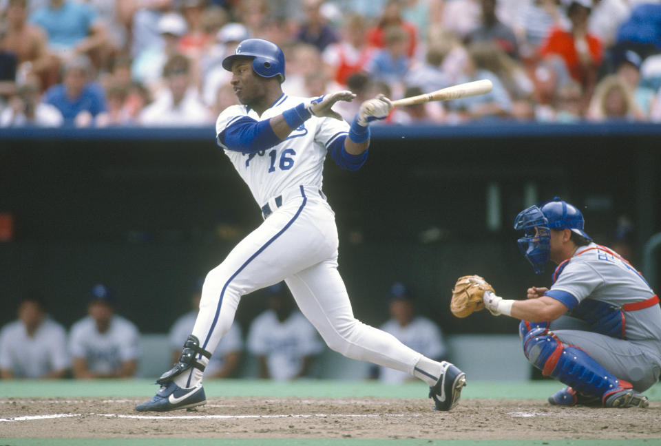 Bo Jackson, ex jardinero izquierdo de los Kansas City Royals, consiguió 141 cuadrangulares en apenas 8 temporadas en la Gran Carpa. (Foto: Focus on Sport/Getty Images)