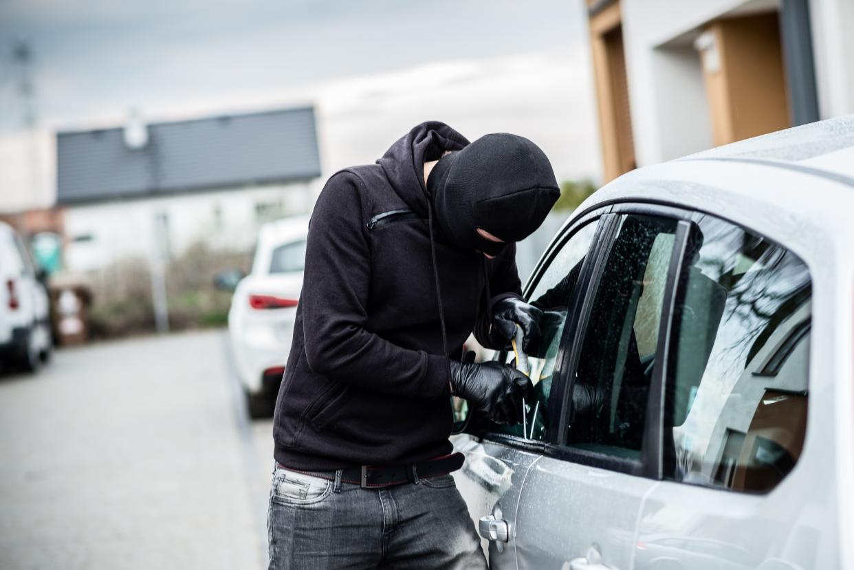 Si crees que tu auto viejo no corre peligro de ser robado, te equivocas. Foto: Getty Images. 