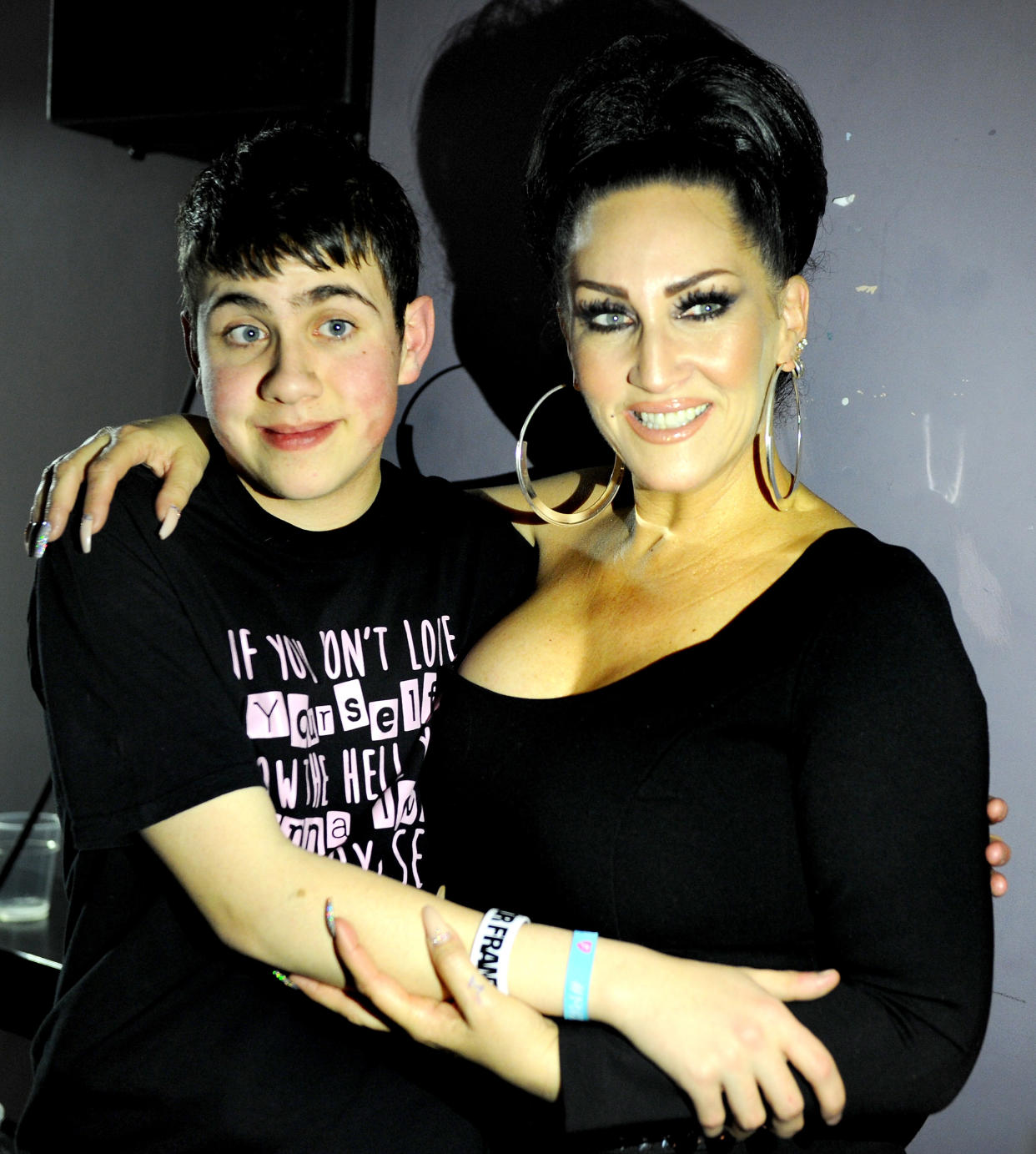 Michelle Visage with a young <em>RuPaul’s Drag Race</em> in 2016. (Photo: Shirlaine Forrest/WireImage)