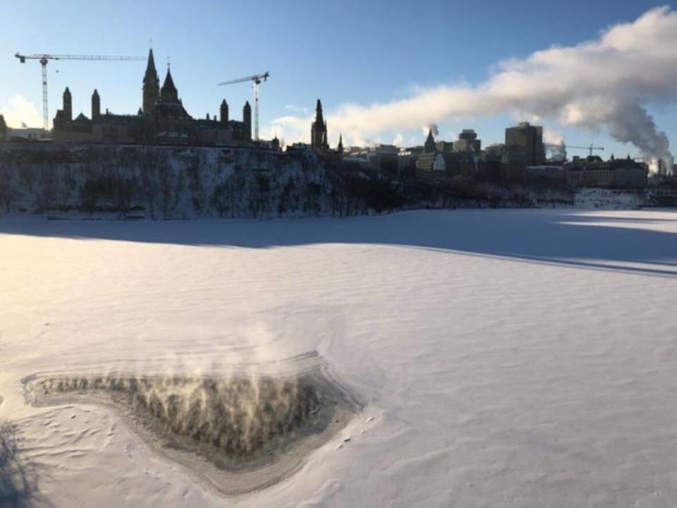 Vapour rises across Ottawa's skyline on Friday when the region once again faced an extreme cold warning. (Jacques Corriveau/Radio-Canada - image credit)