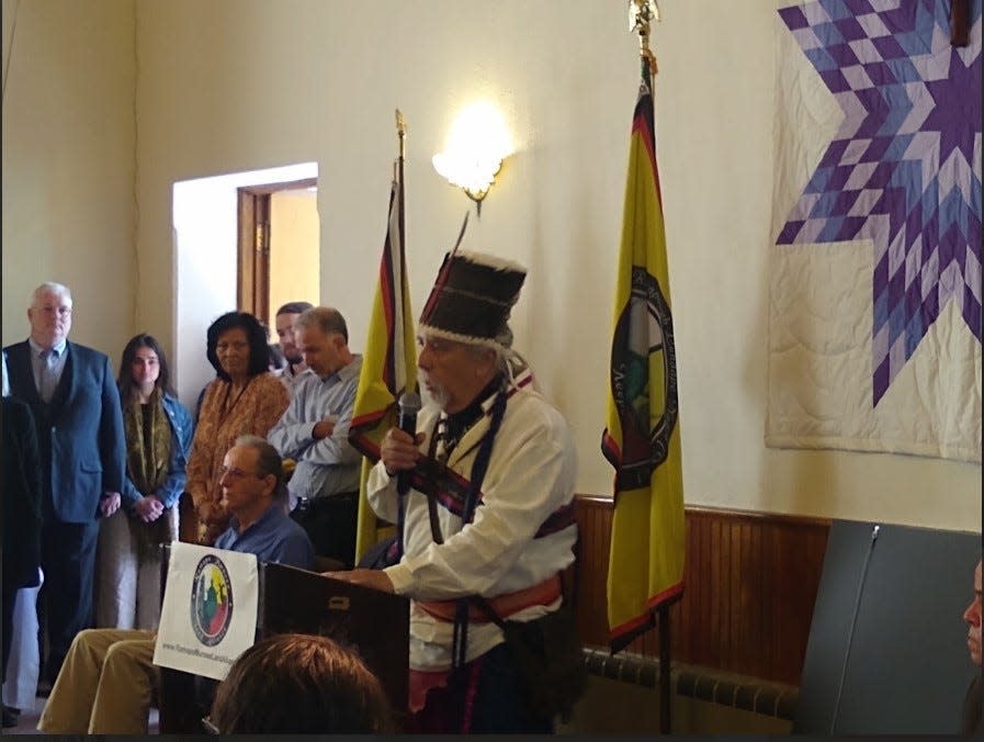 Ramapough Chief Dwaine Perry addresses assembly during transfer of Split Rock to the Ramapo Munsee Land Alliance.