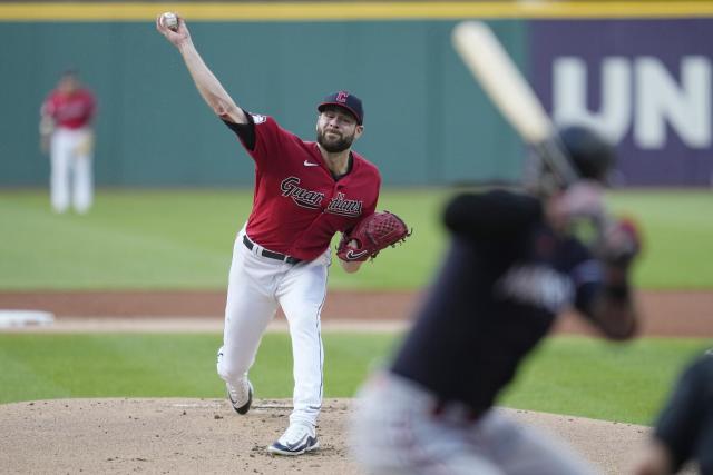 Lucas Giolito explains the pre-game ritual that makes it look like