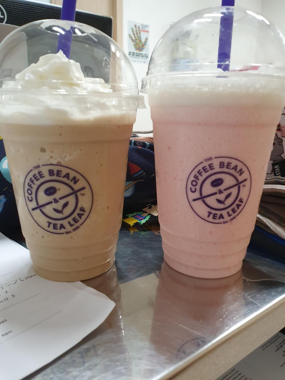 Nurhayati and her colleague each received a free coffee from The Coffee Bean & Tea Leaf. Photo from Nurhayati Yusof