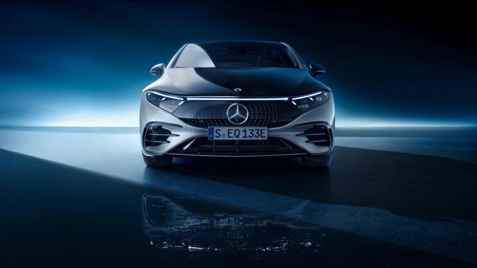 [EMBARGO 4/15 12pm ET DNP] 2022 Mercedes-Benz EQS.