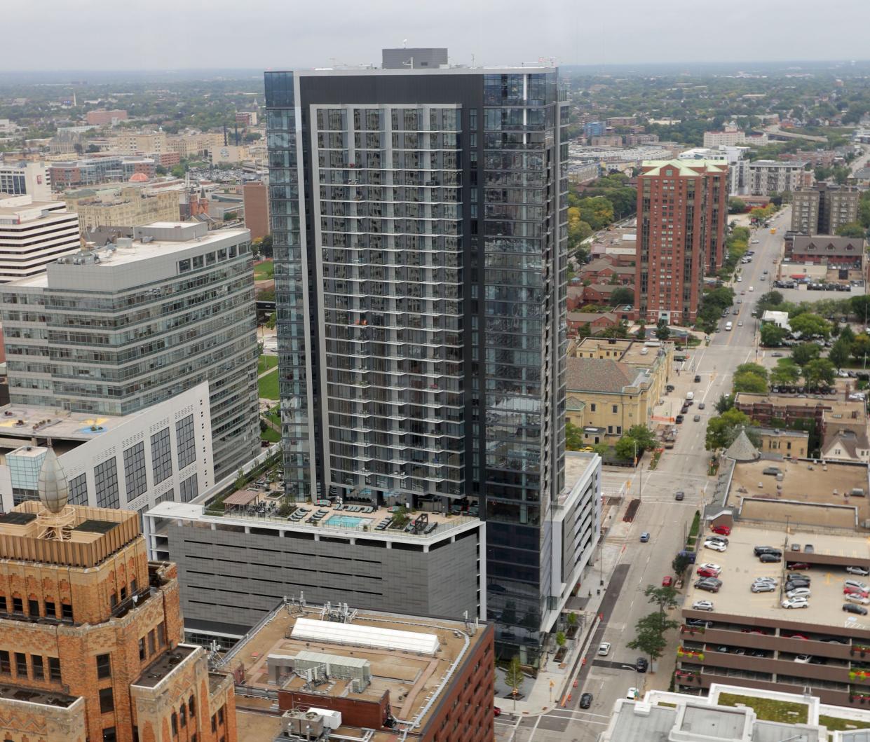 Apartment high-rise 7Seventy7 opened in 2018 at 777 N. Van Buren St.