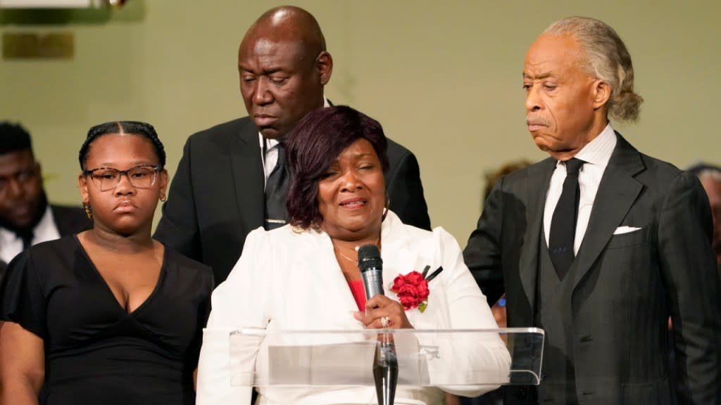 Bettersten Wade (center) speaks to the attendees of the funeral service for son Dexter Wade in Jackson, Mississippi on Monday. Looking on are (from left) one of her son’s daughters, Jaselyn Thomas; civil rights attorney Ben Crump and the Rev. Al Sharpton, who delivered the eulogy. Dexter Wade, a 37-year-old man who died after being hit by a Jackson police SUV driven by an off-duty officer, was initially buried in a paupers cemetery without any notification to his family. (Photo: Rogelio V. Solis/AP)
