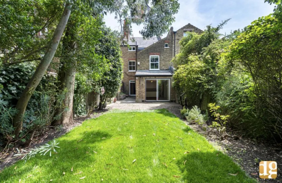 La casa de cuatro dormitorios en Camberwell está a la venta por 1,6 millones de libras esterlinas.  (Rightmove/Davis y Gibbs)