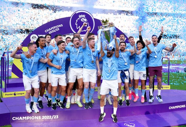 Ilkay Gundogan lifts the Premier League trophy 