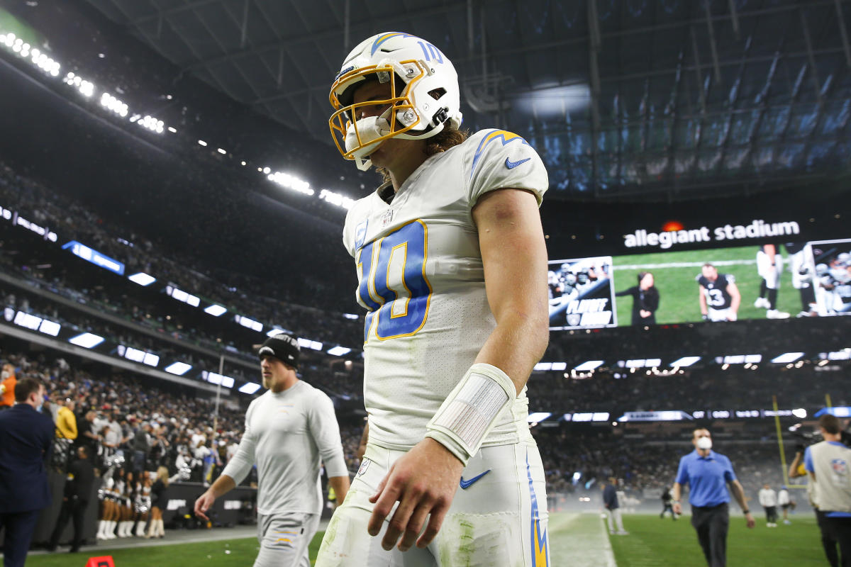 Banged-up Chargers try to make playoff push vs. Raiders, Taiwan News