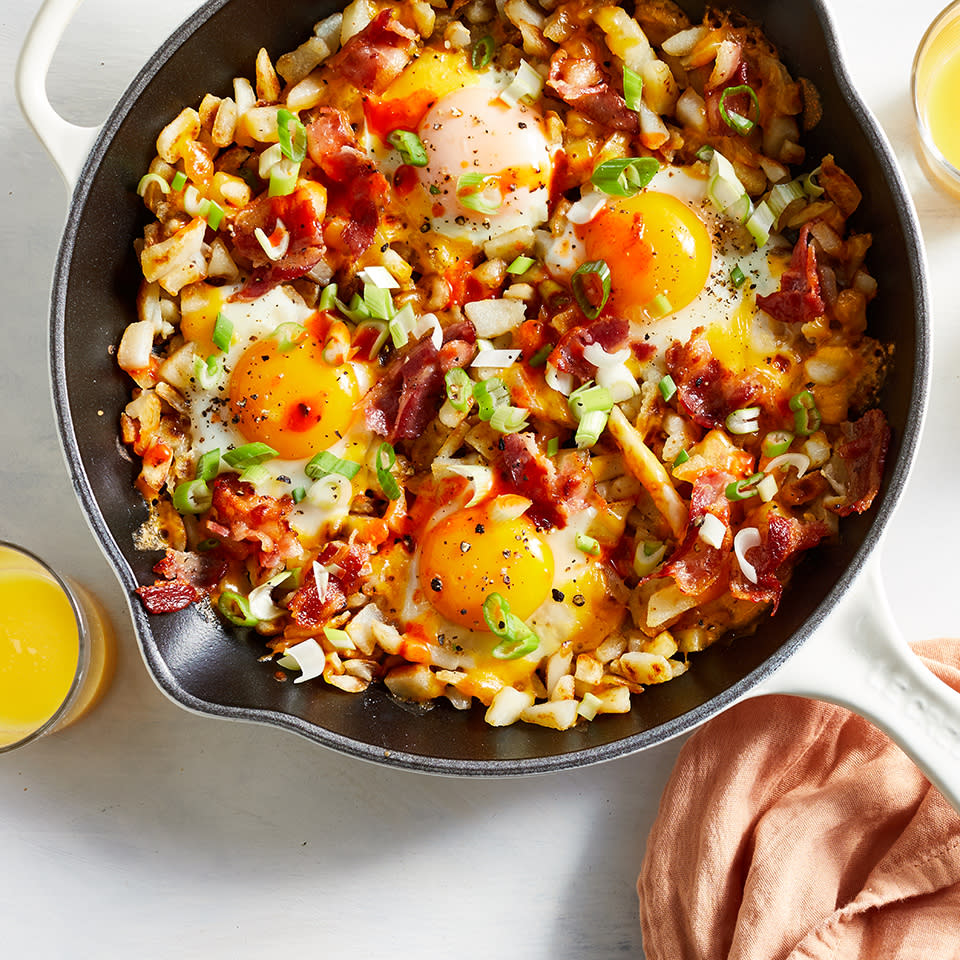 Egg, Hash Brown & Bacon Breakfast Skillet