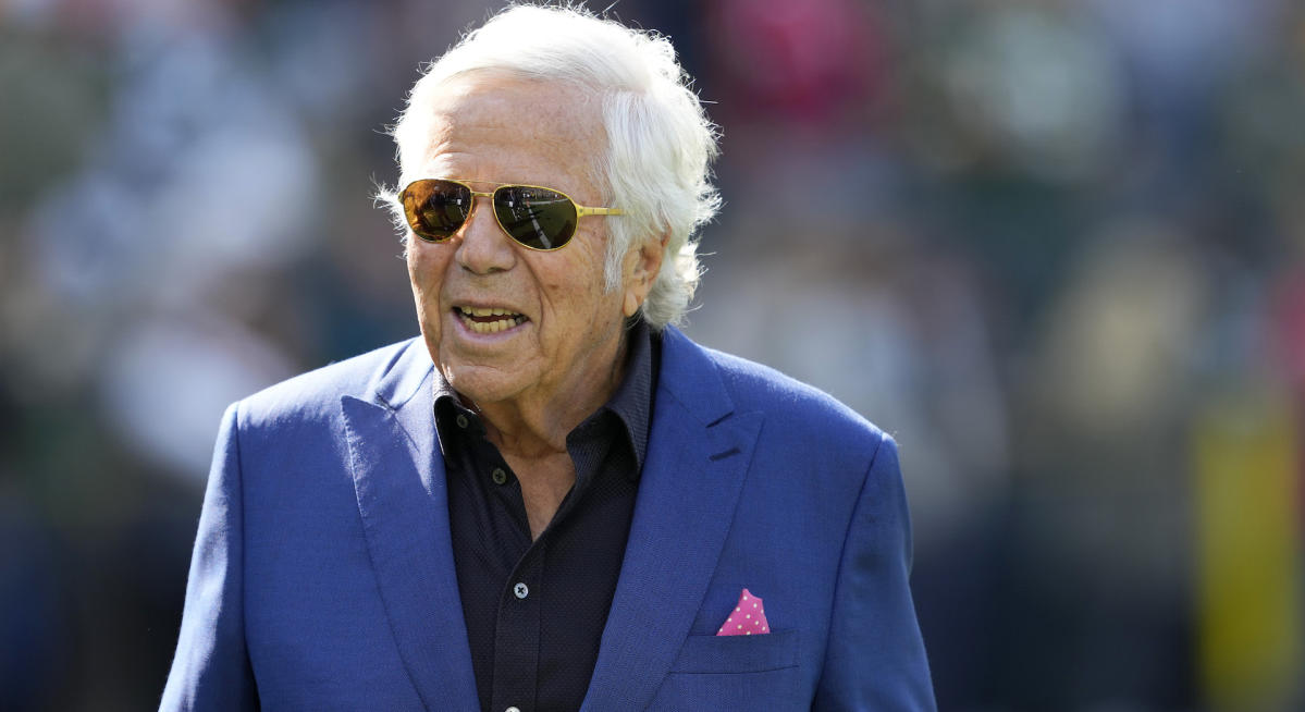 Patriots owner Robert Kraft greets fan who was taunted in stands