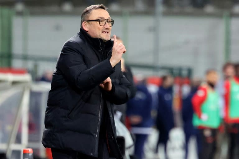 El técnico francés del Lens, Franck Haise, durante el partido de Ligue 1 Lens-Niza en el estadio Bollaert-Delelis de Lens, el 16 de marzo de 2024 (FRANCOIS LO PRESTI)