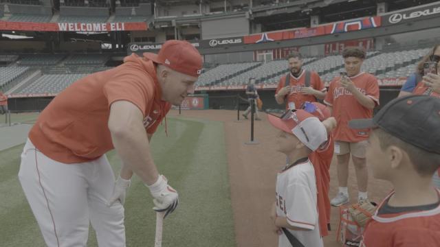 Mikey with his niece and nephew  Mike trout, Anaheim angels baseball,  Angels baseball team