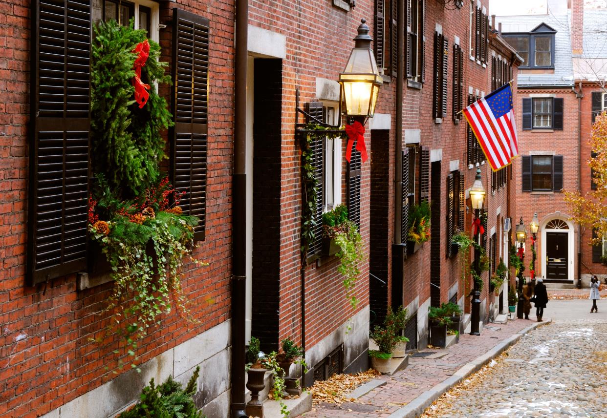 acorn street christmas holidays boston festive