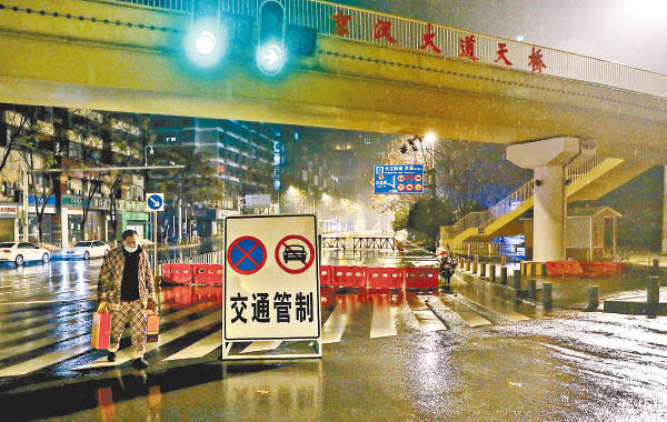 武漢市自上月廿三日起封城，交通停頓，令大批港人至今仍滯留當地。