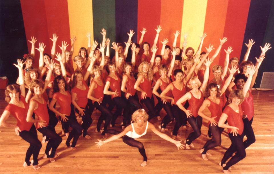 Judi Sheppard Missett with a group of Jazzercise students in the '70s