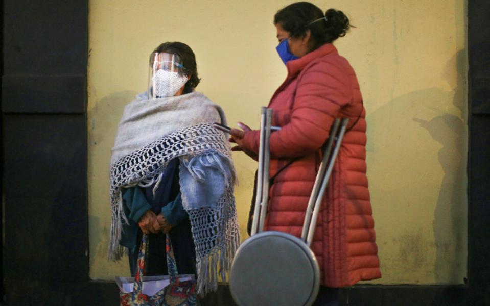 Residents wait for their Sputnik V vaccine in Xochimilco - REUTERS/Edgard Garrido