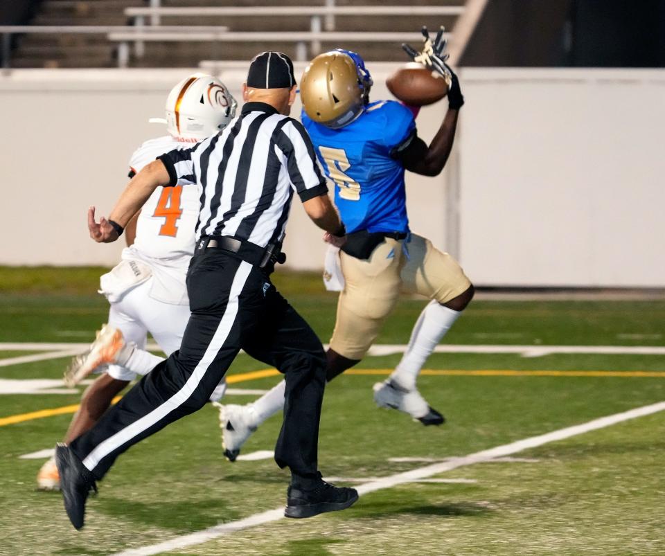 Mainland's James Randle (6) makes the catch for a TD during a game with University at Daytona Stadium in Daytona Beach, Friday, Oct. 7, 2022.