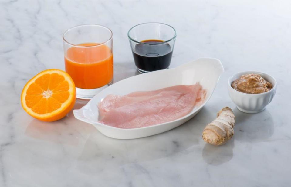 Machen Sie Ihre nächste Marinade am besten mit Orangensaft! (Bild: marco mayer/Shutterstock)