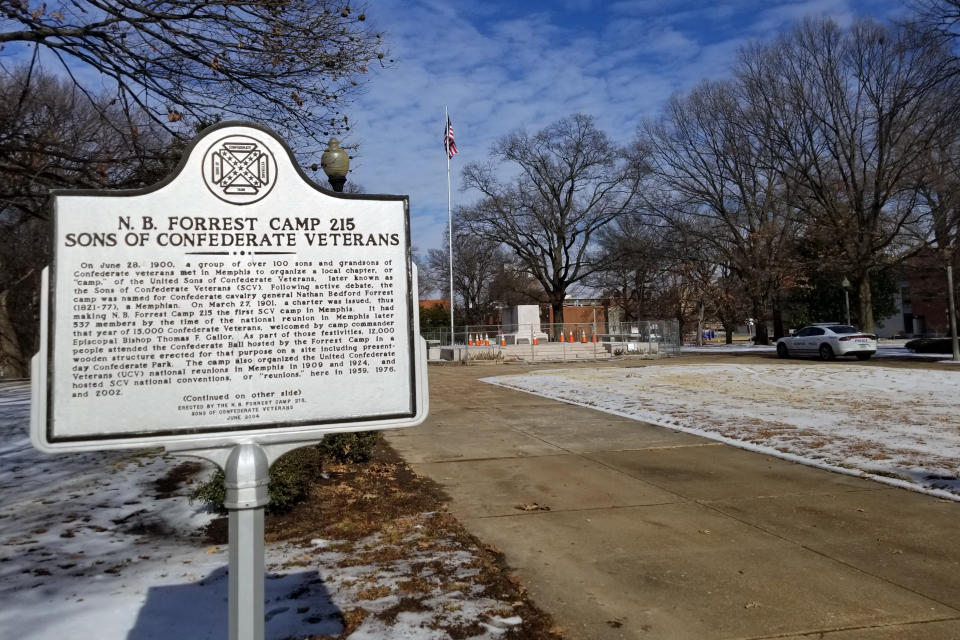 A marker honoring Nathan Bedford Forrest and the sons of Confederacy in Memphis. (Photo: Christopher Wilson/Yahoo News)