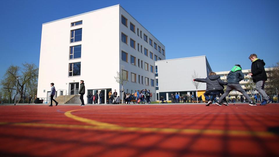 Ein Gymnasium während einer Pause. Foto: Ronny Hartmann