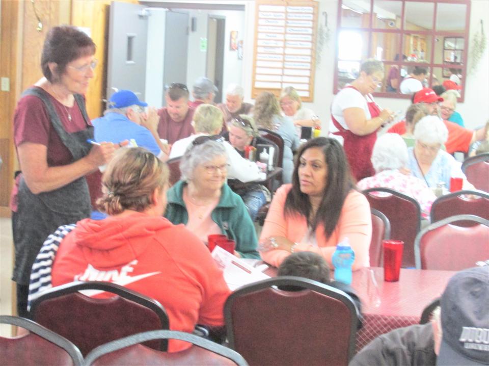 Always a full house, the waitresses at Boyd & Wurthmann work non-stop to bring patrons their hot meals.