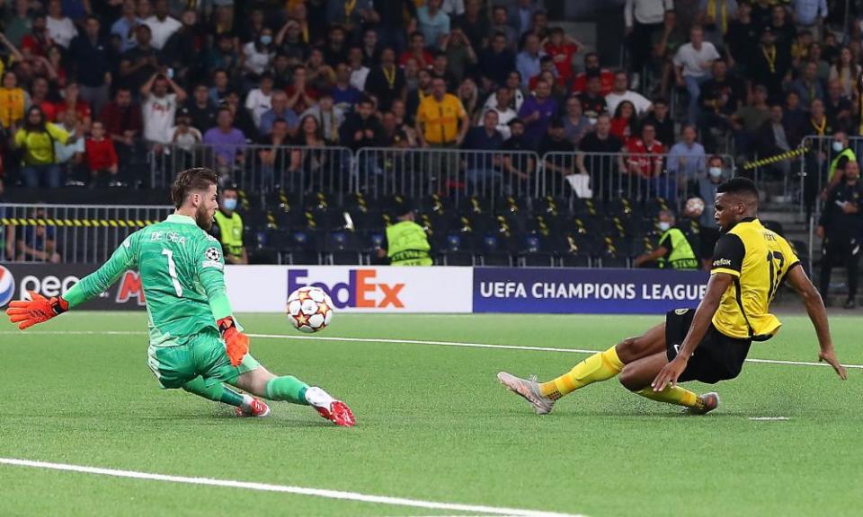 Jordan Siebatcheu punishes Jesse Lingard’s misjudged backpass by scoring the winner deep into stoppage time past David de Gea.