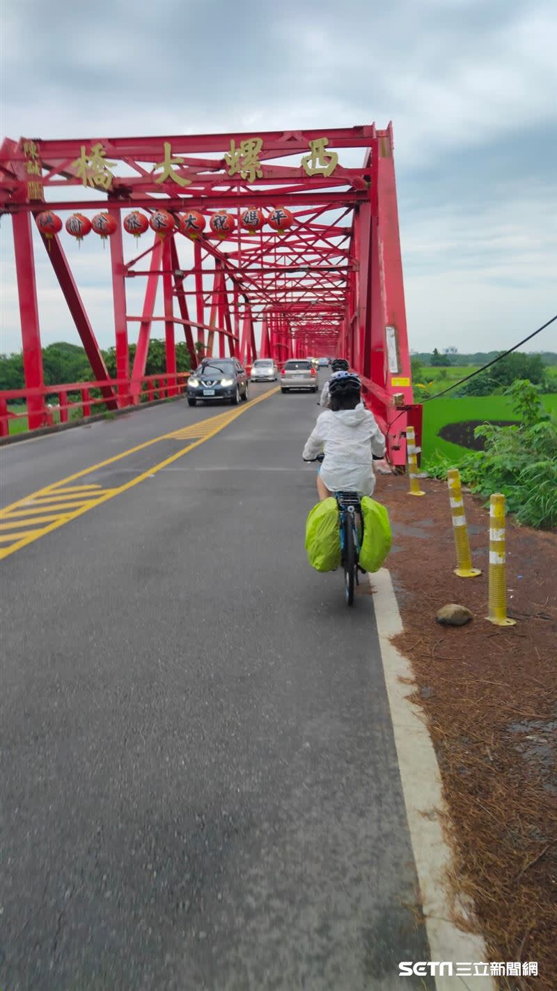 16天的單車環島，充滿各種考驗，但媽媽說，透過這樣的冒險，其實可以讓孩子們面對自己、克服困難。（圖／莊小姐授權提供）